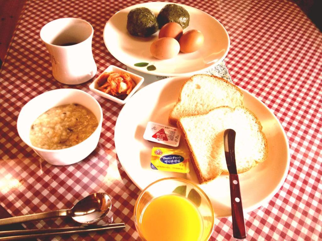 Breakfast At Tiffany'S Pension Seogwipo Habitación foto